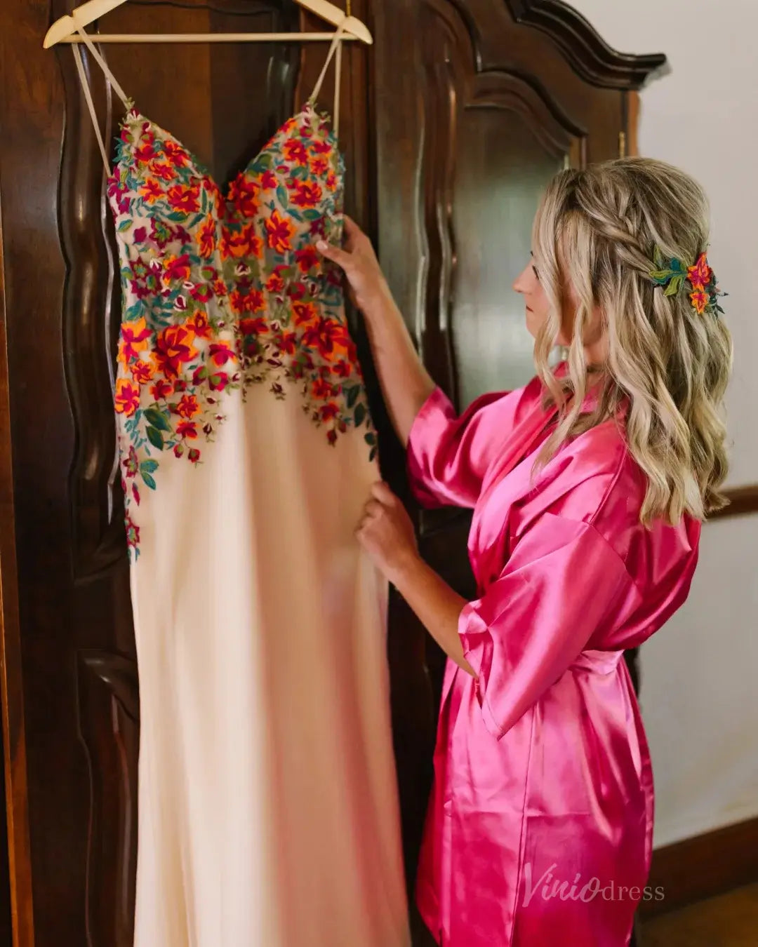 Whimsical Red Floral Mermaid Wedding Dress | V-Neck Backless Gown with Floral Hemmed Train FW143-wedding dresses 2025 -Viniodress-Champagne-Custom Size-