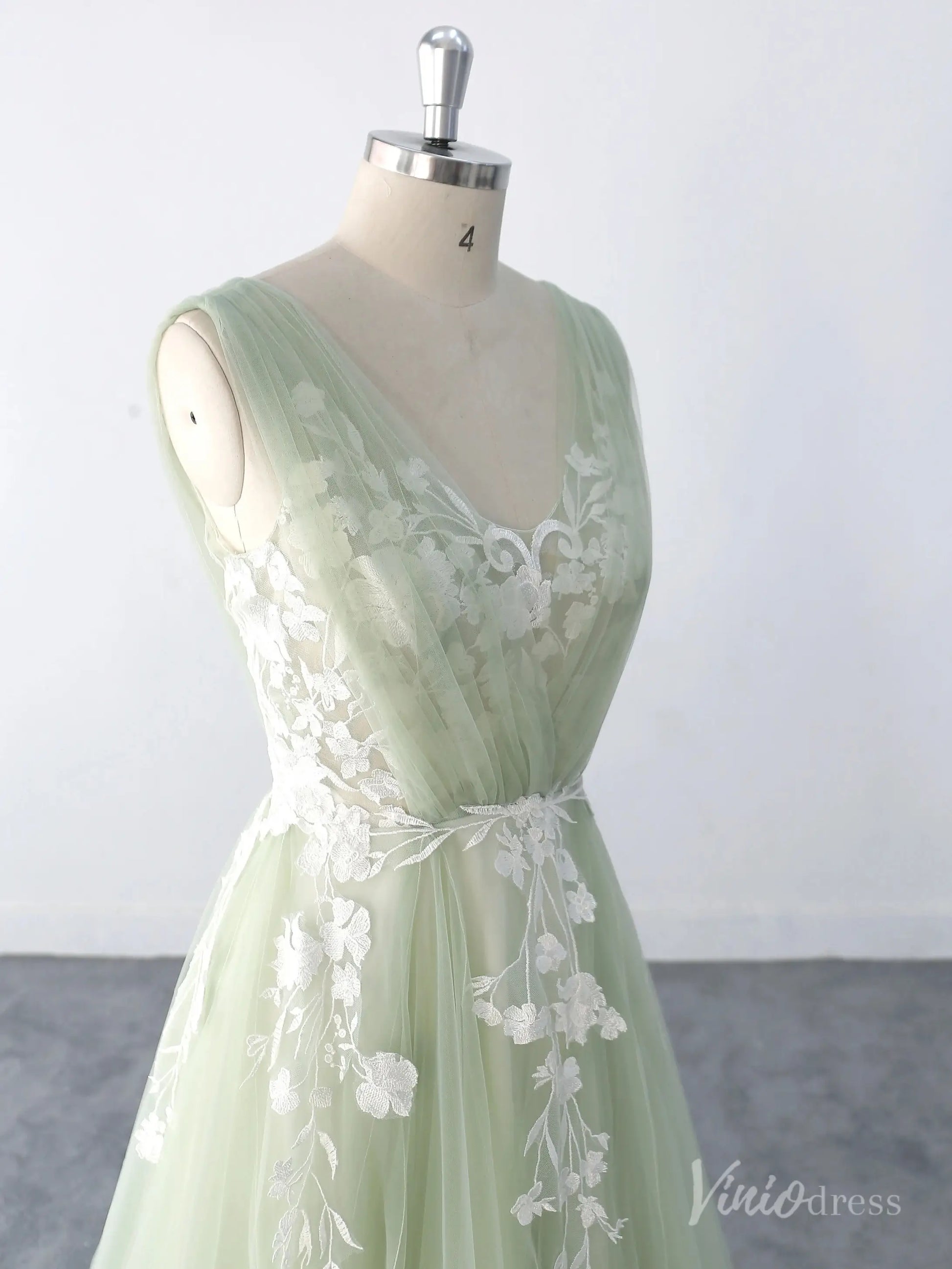 Whimsical Sage Green Wedding Dress with Floral Lace Appliques, Illusion V-Neck, and Soft Tulle Skirt – FW220-wedding dresses 2025 -Viniodress-Sage-Custom Size-
