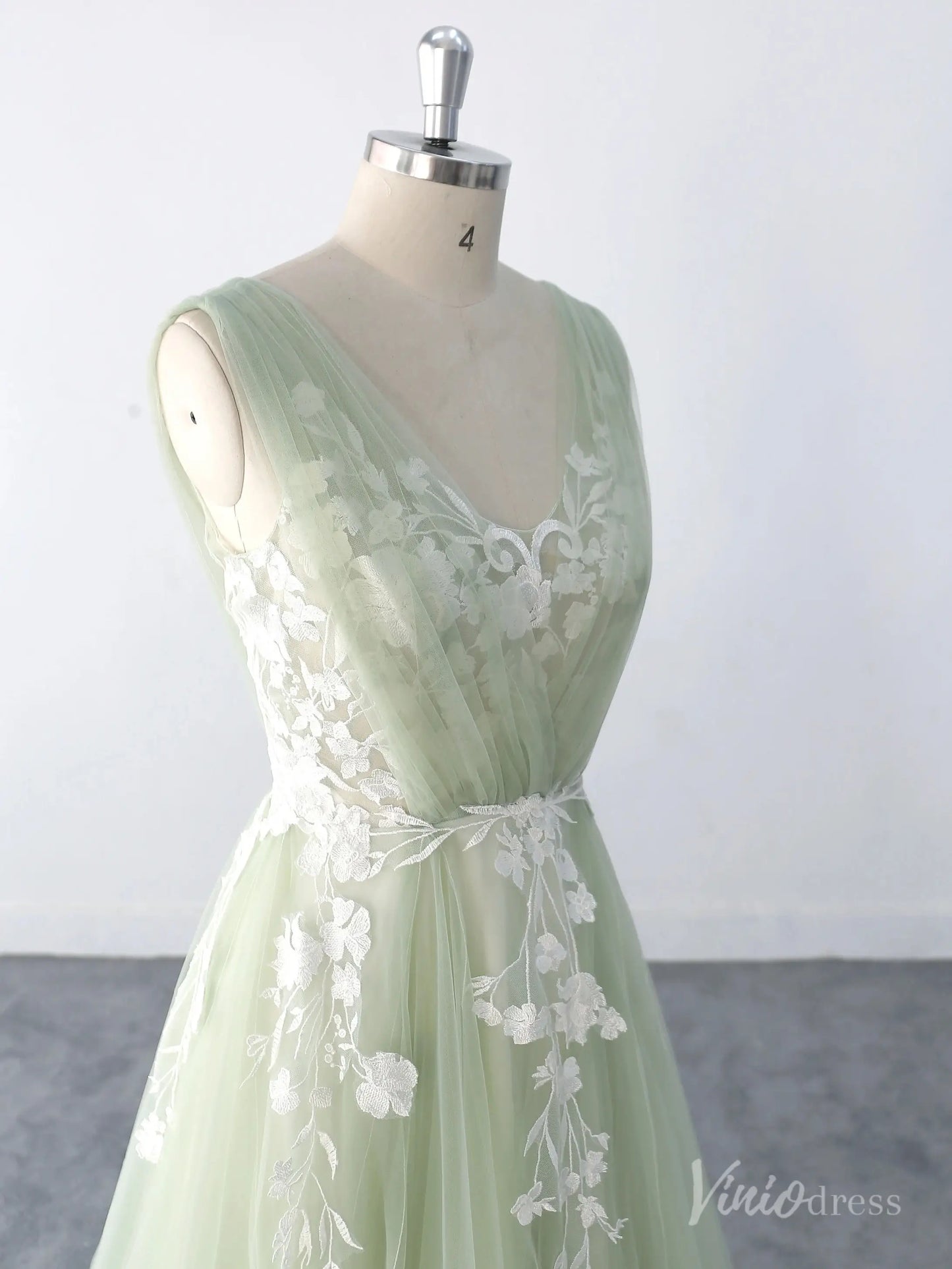 Whimsical Sage Green Wedding Dress with Floral Lace Appliques, Illusion V-Neck, and Soft Tulle Skirt – FW220-wedding dresses 2025 -Viniodress-Sage-Custom Size-