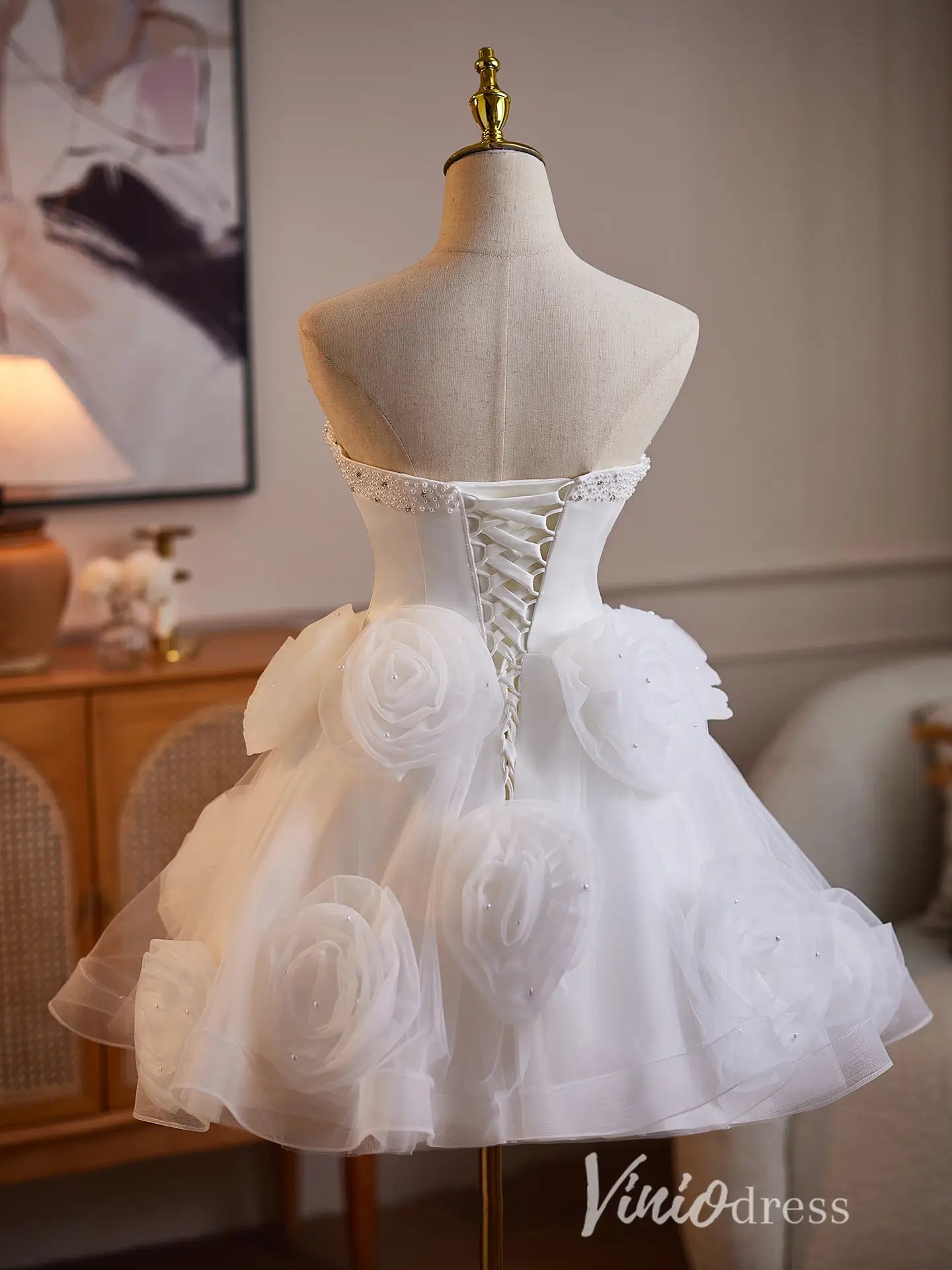 White 3D Rosette Strapless Hoco Dress with Pearl Beaded Corset Viniodress White 3D Rosette Strapless Hoco Dress with Pearl Beaded Corset Viniodress