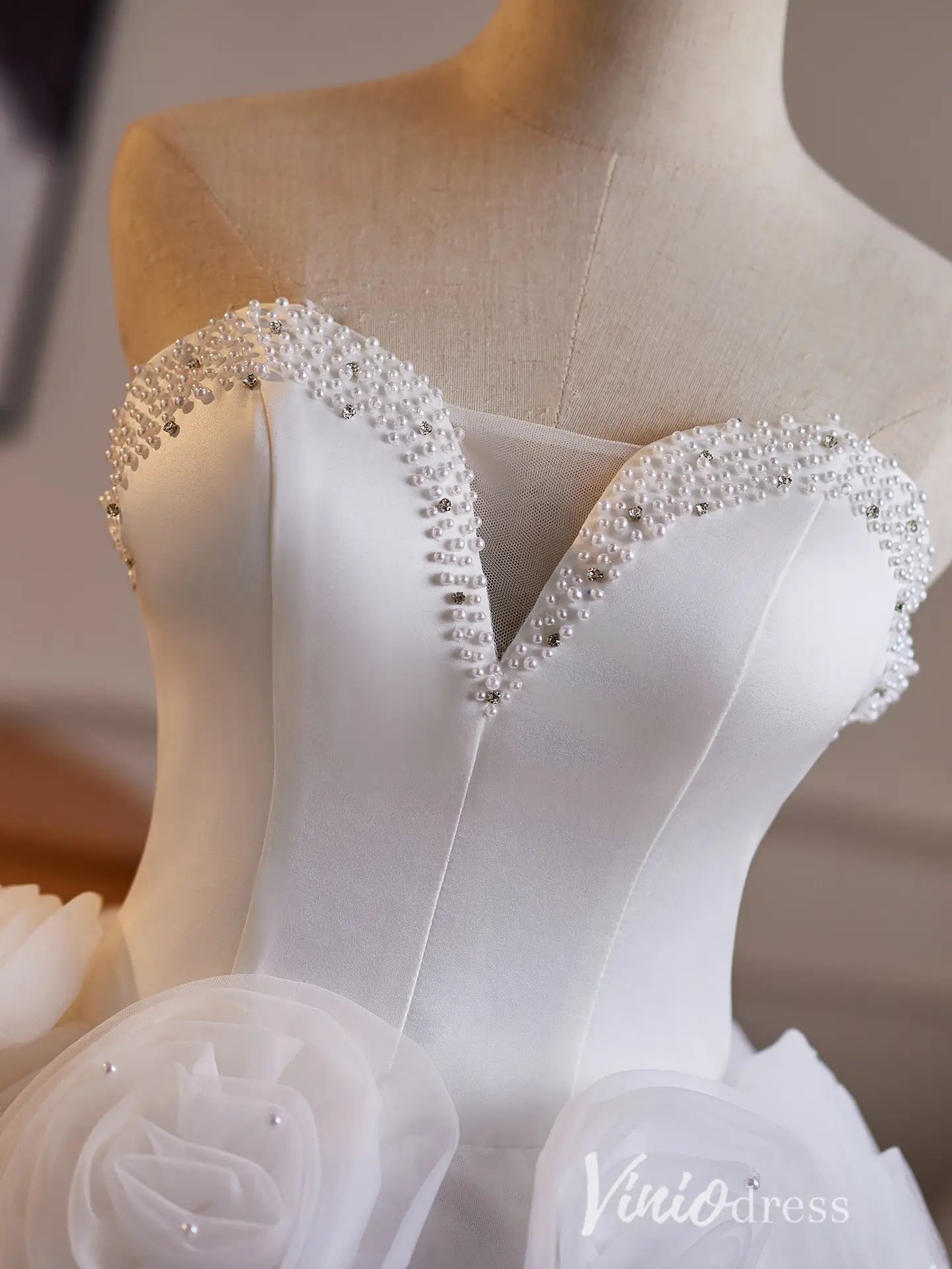 White 3D Rosette Strapless Hoco Dress with Pearl Beaded Corset – Viniodress