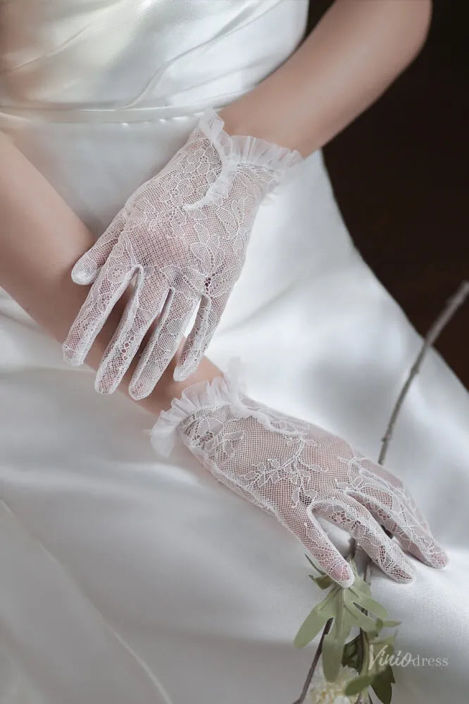 White Lace Bridal Gloves with Ruffle Cuff – Short Romantic Wedding Gloves for Women WG061-Bridal Gloves 2026-Viniodress-Ivory-