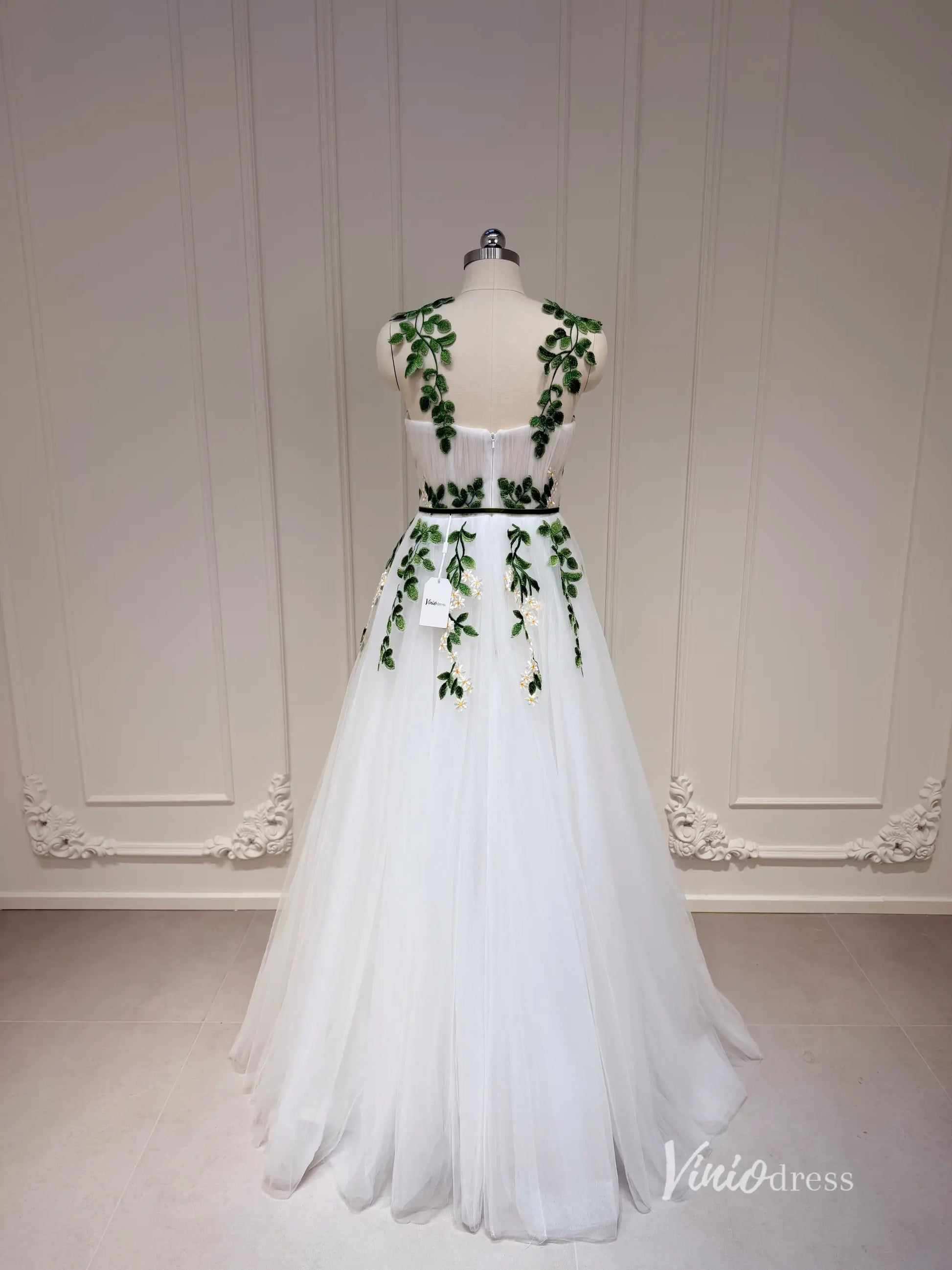 White Long Tulle Prom Dress with Pockets Meadow Green Leaf Appliques Y Viniodress White Long Tulle Prom Dress with Pockets Meadow Green Leaf Appliques Y Viniodress