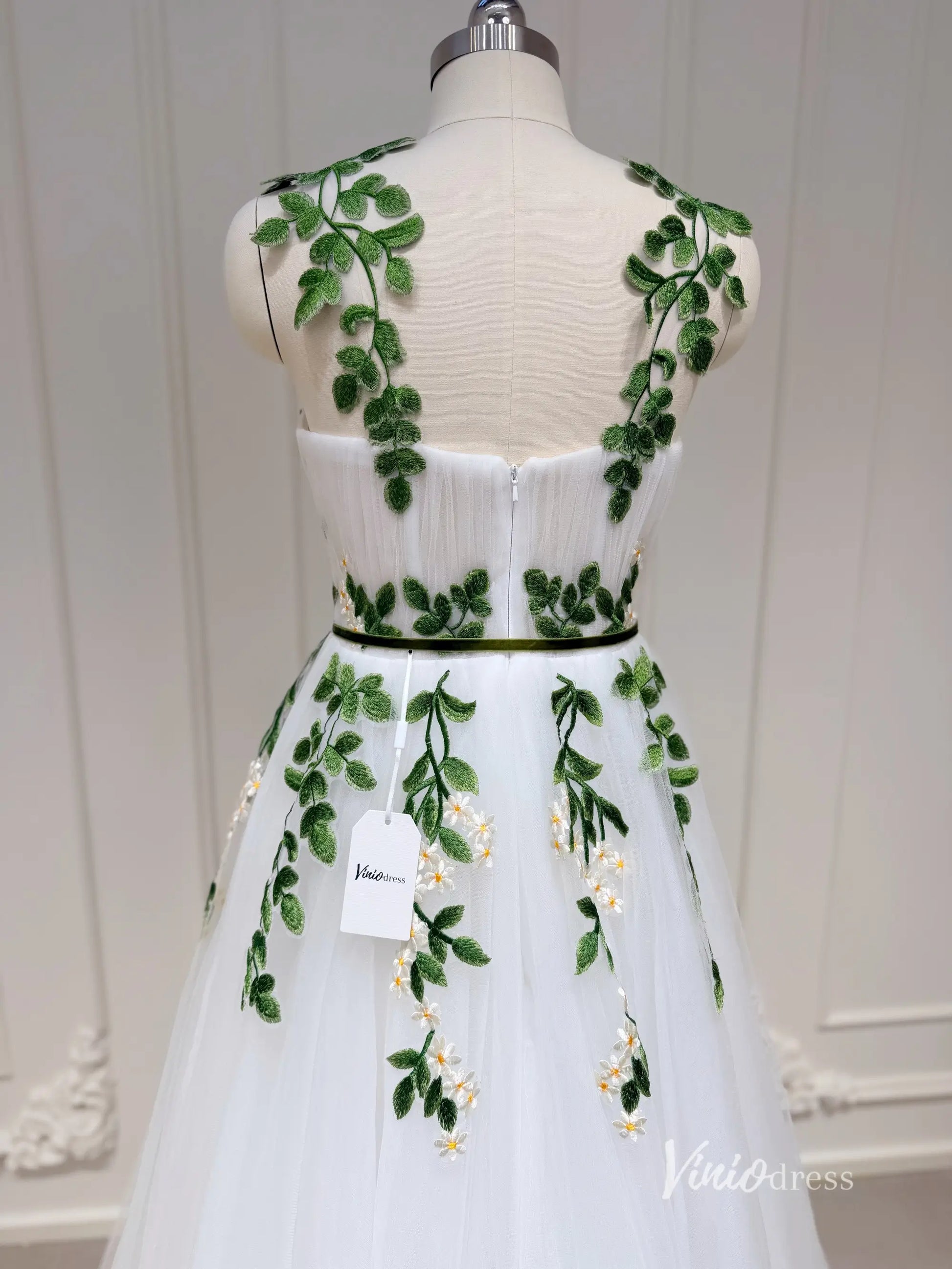 White Long Tulle Prom Dress with Pockets Meadow Green Leaf Appliques Y Viniodress White Long Tulle Prom Dress with Pockets Meadow Green Leaf Appliques Y Viniodress