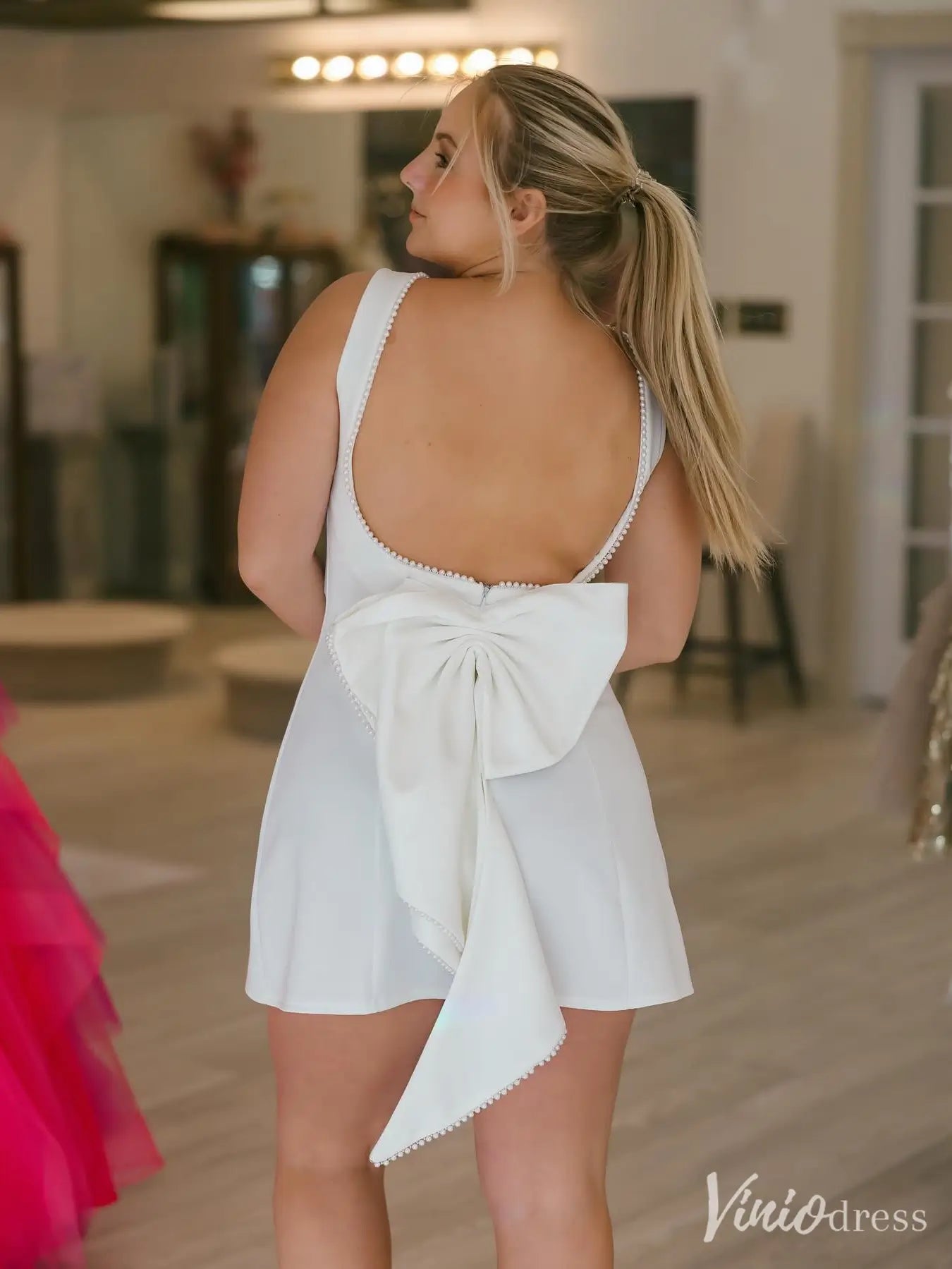 White Mini Dress with Pearl Detailing and Back Bow – SD1719-Homecoming Dresses 2025 -Viniodress-White-Custom Size-