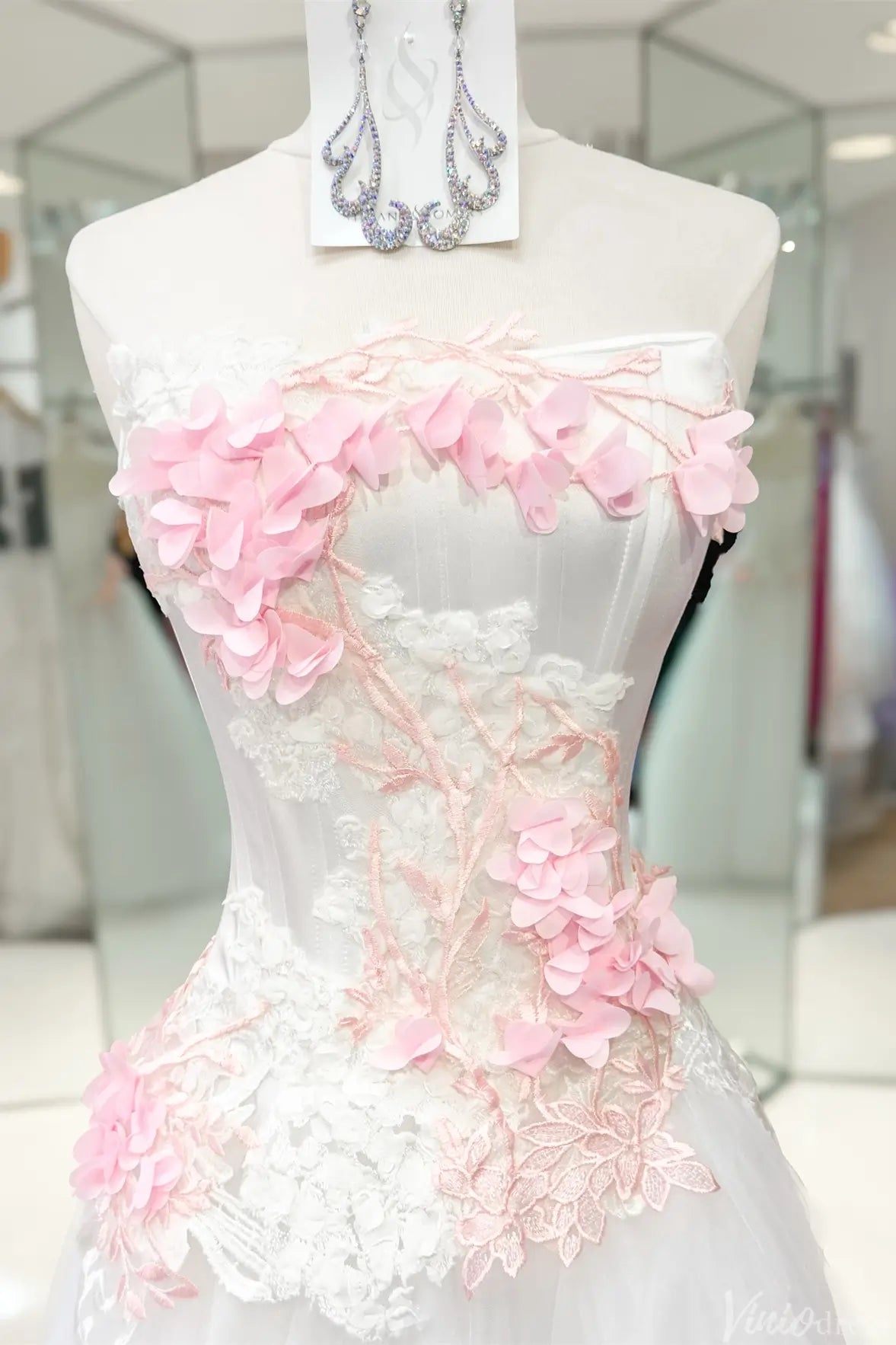 White Strapless Formal Ball Gown with Pink 3D Floral Lace Appliques and Layered Tulle Skirt – AE1012-prom dresses 2025 -Viniodress-White-Custom Size-