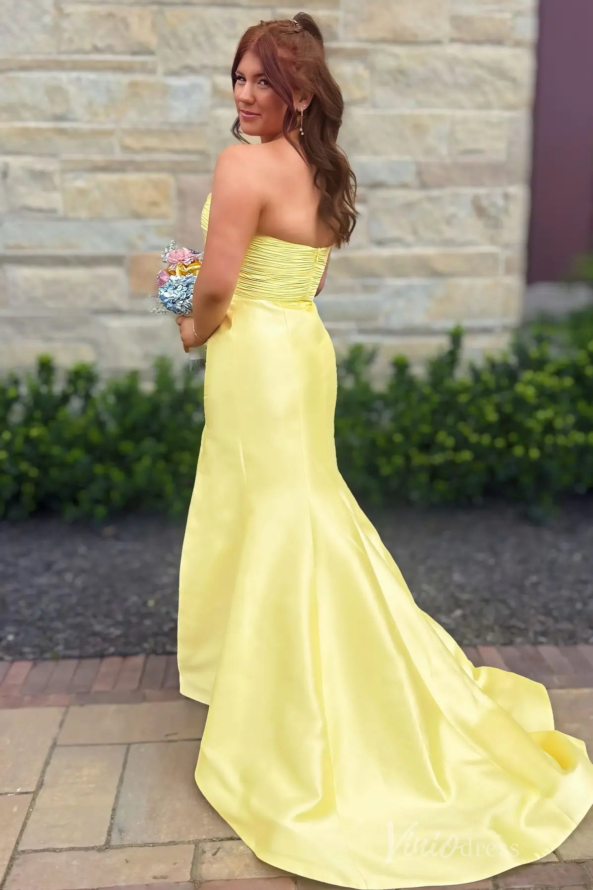 Yellow Strapless Prom Dress with Pleated Bodice, Chiffon Bow, Satin Skirt, and High Slit – SS047-prom dresses 2025 -Viniodress-Yellow-Custom Size-