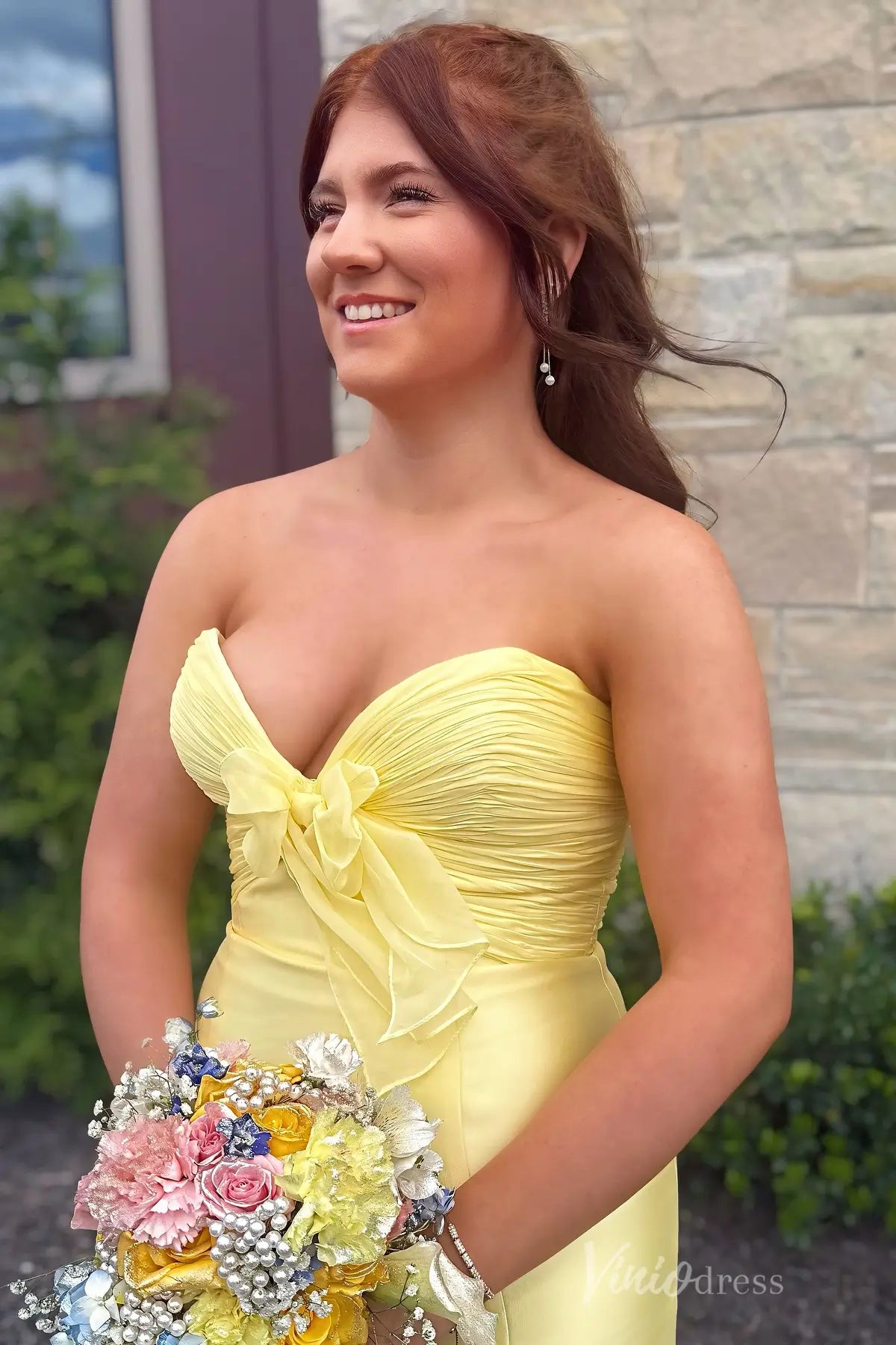 Yellow Strapless Prom Dress with Pleated Bodice, Chiffon Bow, Satin Skirt, and High Slit – SS047-prom dresses 2025 -Viniodress-Yellow-Custom Size-