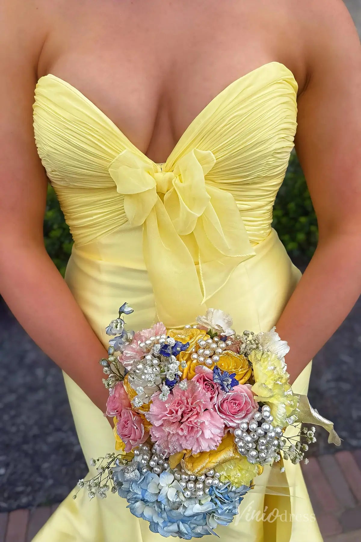 Yellow Strapless Prom Dress with Pleated Bodice, Chiffon Bow, Satin Skirt, and High Slit – SS047-prom dresses 2025 -Viniodress-Yellow-Custom Size-