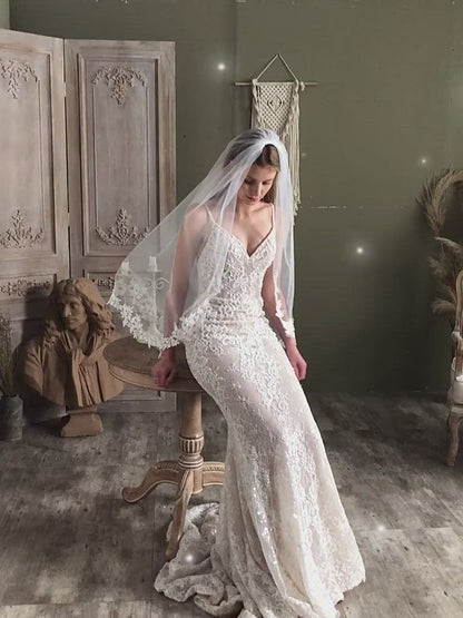 Fingertip Length Lacy Veil