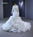 Elegantes vestidos de novia blancos con volantes de sirena y mangas largas 231014