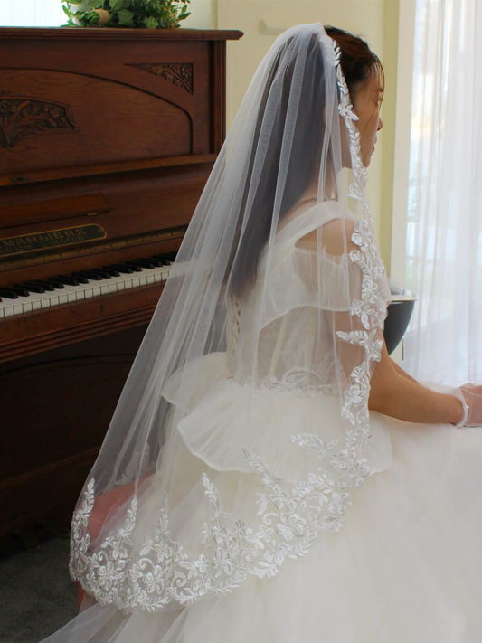 Lace Appliqued Mantilla Veils Fingertip Length V686-Bridal Veil 2025 -Viniodress-Ivory-