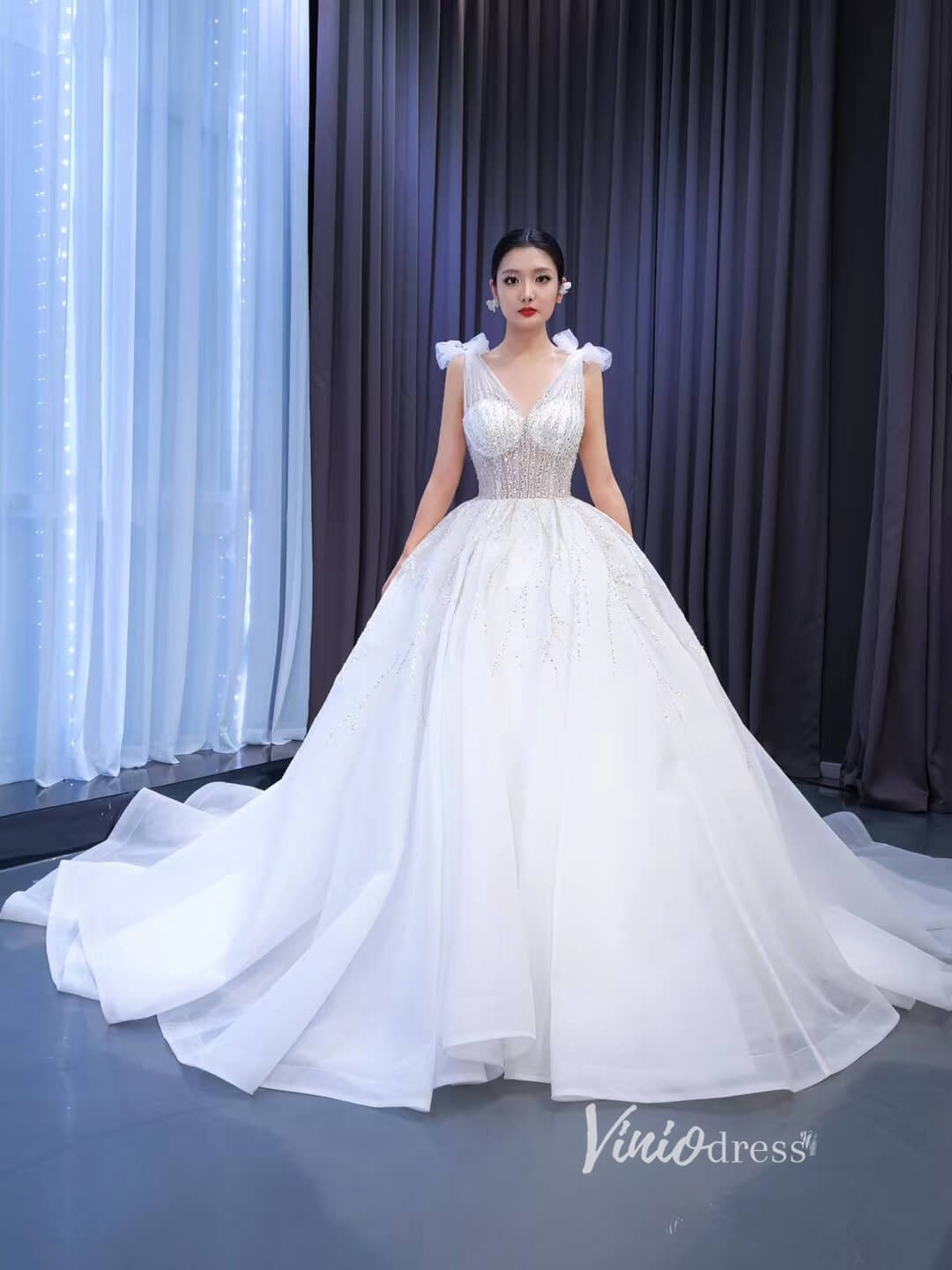 Luxury Dubai Wedding Dresses V-neck White Ball Gown 67534-wedding dresses 2025 -Viniodress-Ivory-Custom Size-