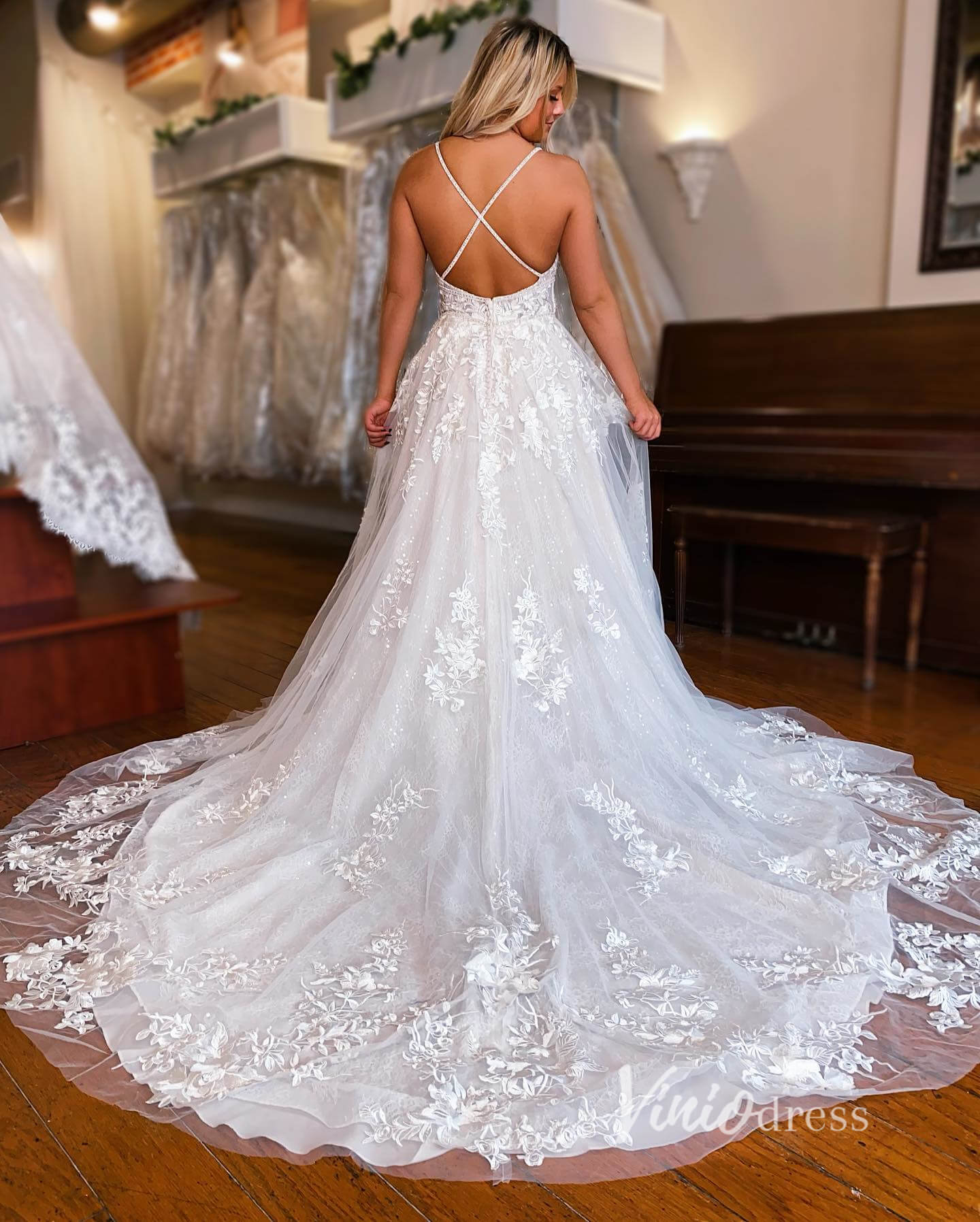 Spaghetti Strap Lace Wedding Dresses V-neck Tulle Bridal Gown VW2134-wedding dresses 2025 -Viniodress-Ivory-Custom Size-
